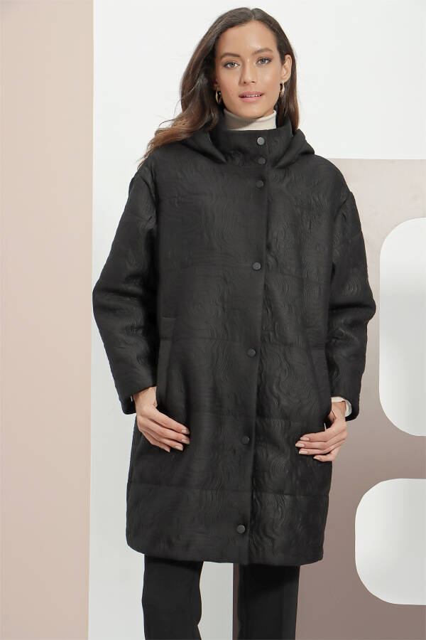 Siyah Kapitone Desenli Kapüşonlu Mont - 5