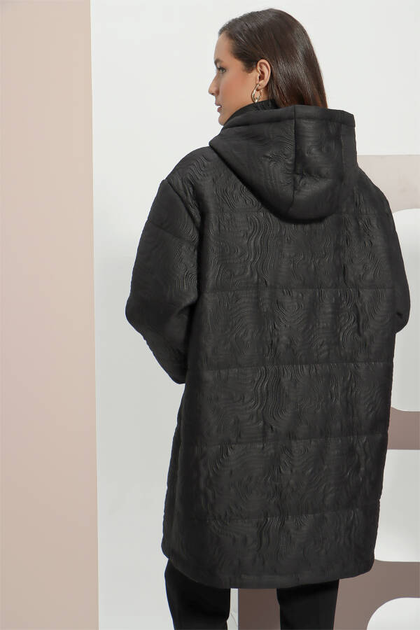 Siyah Kapitone Desenli Kapüşonlu Mont - 6