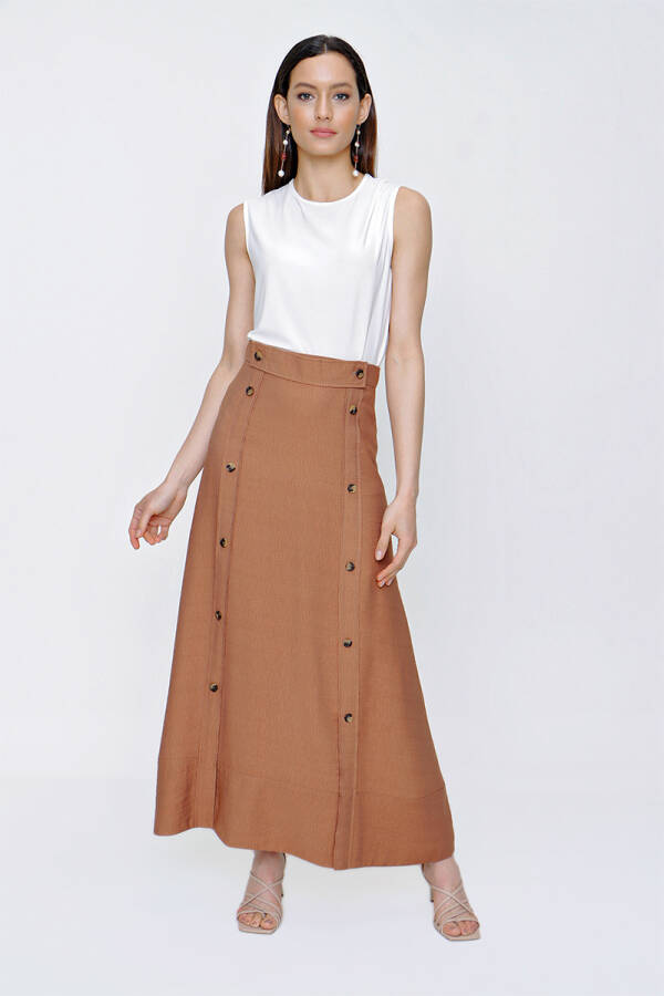 Kahverengi Düğme Detaylı Spor Etek - 1