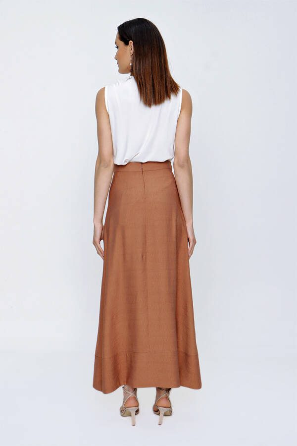 Kahverengi Düğme Detaylı Spor Etek - 5