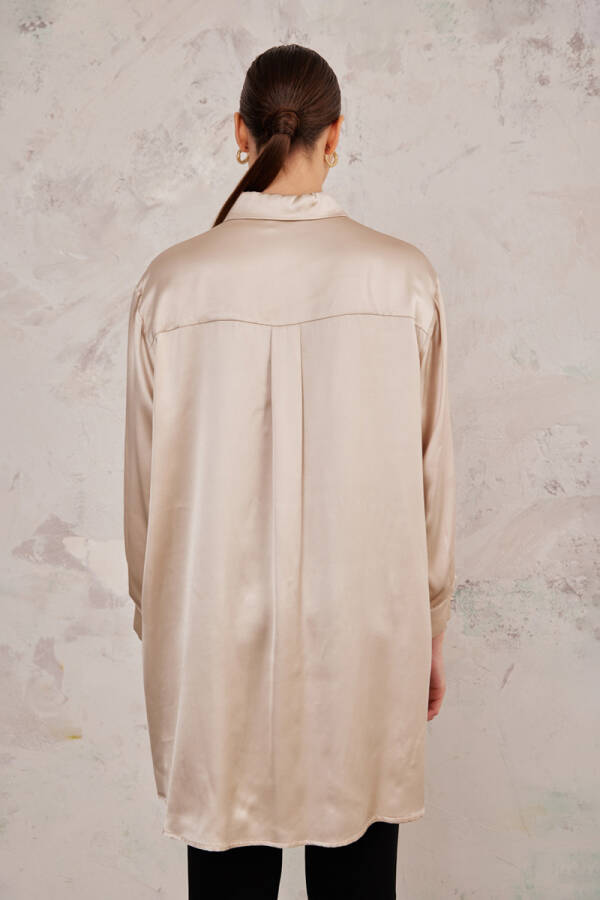 Taş Omuzları Detaylı Saten Tunik - 6