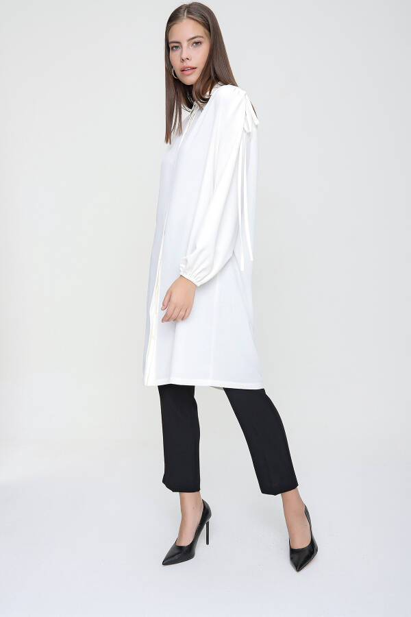 Ekru Omuzları Büzgü Detaylı Tunik - 4