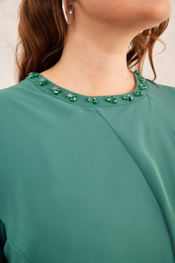 Yeşil Yakası İşlemeli Volanlı Tunik - 6