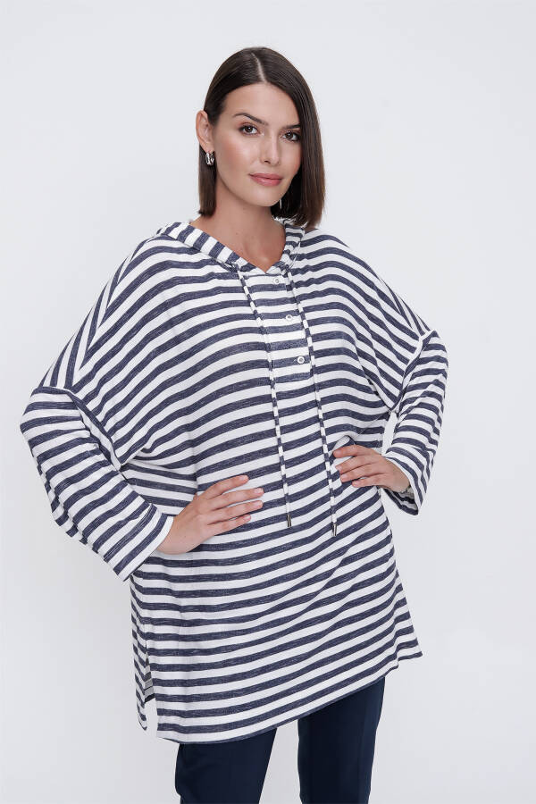 Beyaz Kapüşonlu Örme Tunik - 1