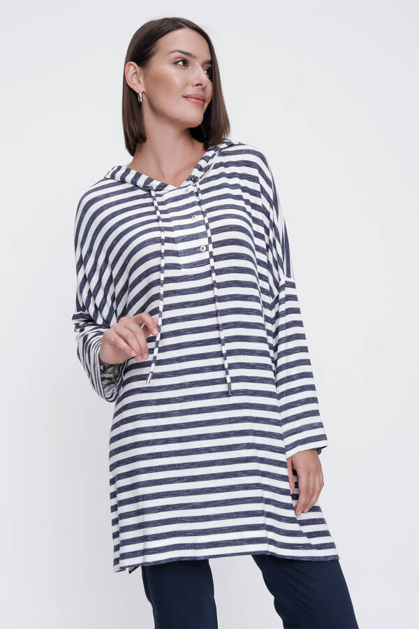 Beyaz Kapüşonlu Örme Tunik - 3