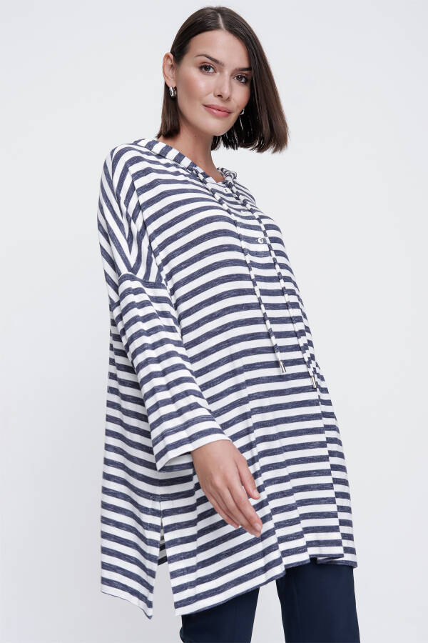 Beyaz Kapüşonlu Örme Tunik - 6