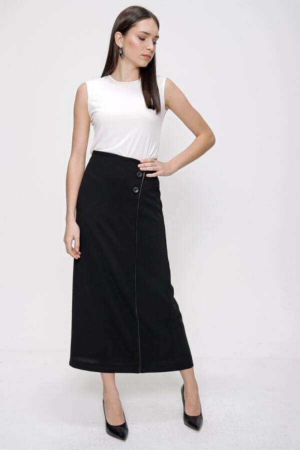 Siyah Deri Biyeli Etek - 1