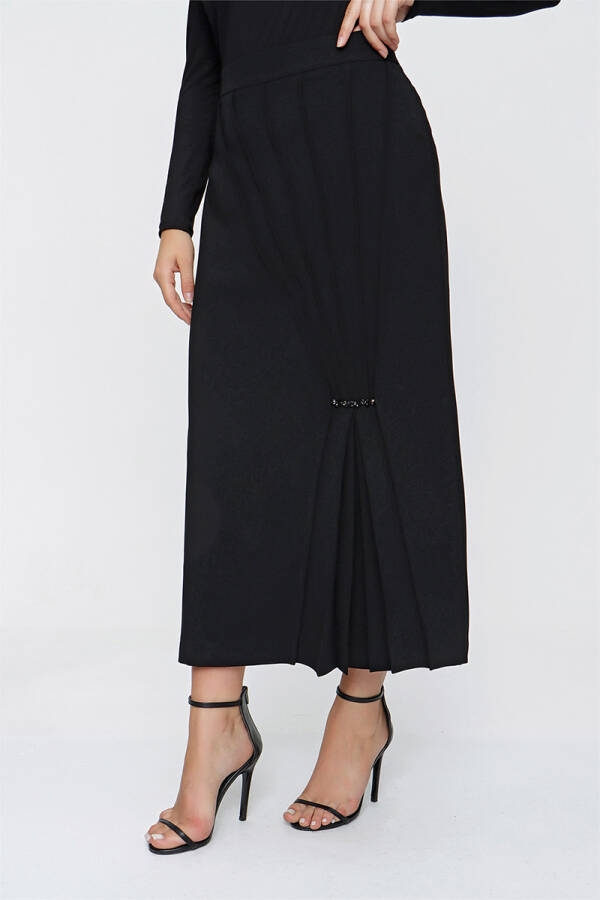 Siyah İşleme Detaylı Örme Kumaş Etek - 4