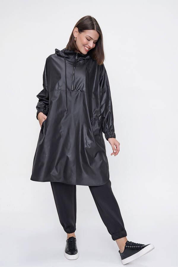 Siyah Kapüşonlu Üstten Giyilen Yağmurluk - 4