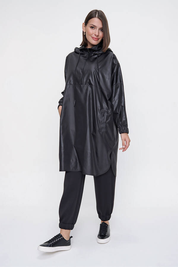 Siyah Kapüşonlu Üstten Giyilen Yağmurluk - 5