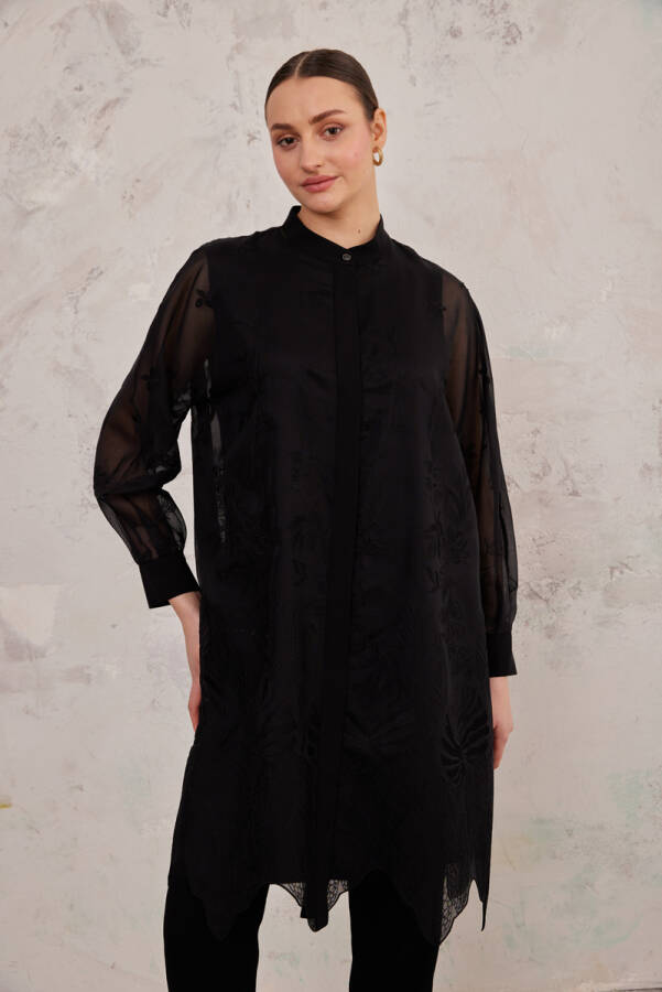 Siyah Kumaşı İşlemeli Rahat Kesim Kap - 3