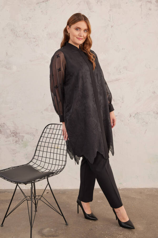 Siyah Kumaşı İşlemeli Rahat Kesim Kap - 1