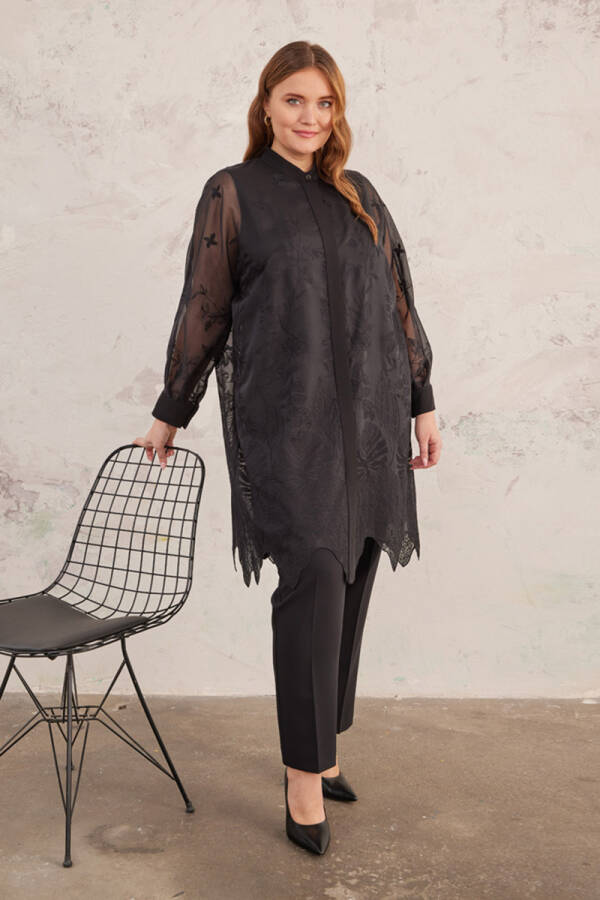 Siyah Kumaşı İşlemeli Rahat Kesim Kap - 2