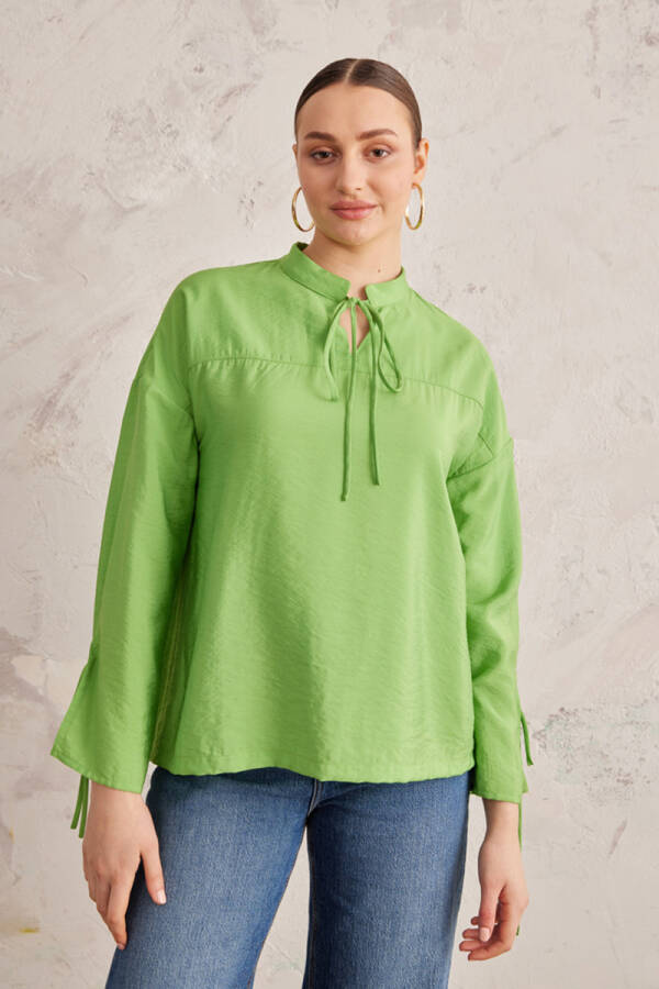 Yeşil Bağcık Detaylı Bluz - 1