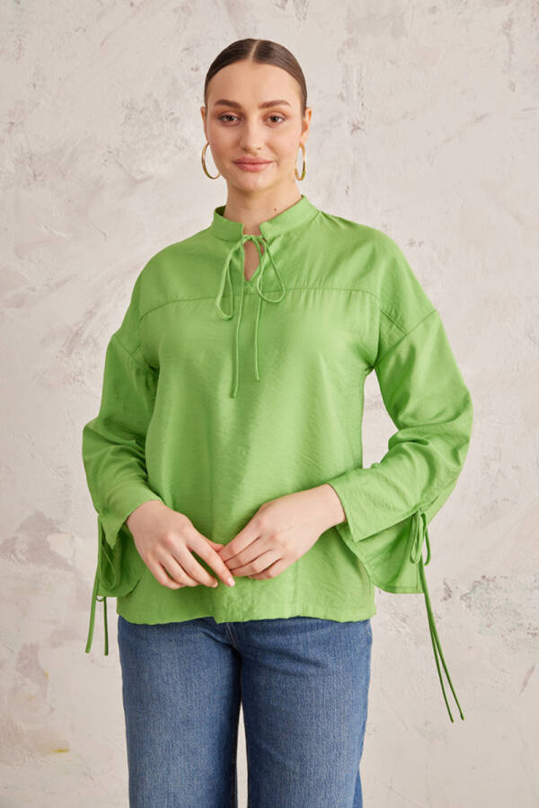 Yeşil Bağcık Detaylı Bluz - 2