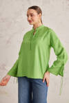 Yeşil Bağcık Detaylı Bluz - 4