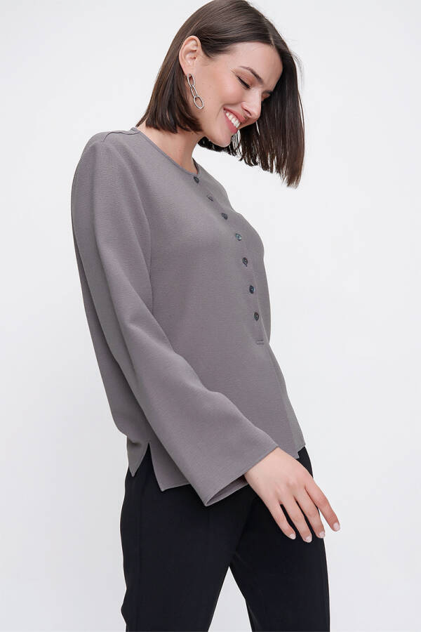 Gri Rahat Kesim Yarım Patlı Bluz - 5