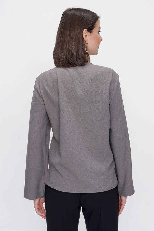 Gri Rahat Kesim Yarım Patlı Bluz - 6