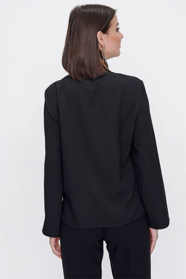Siyah Rahat Kesim Yarım Patlı Bluz - 6