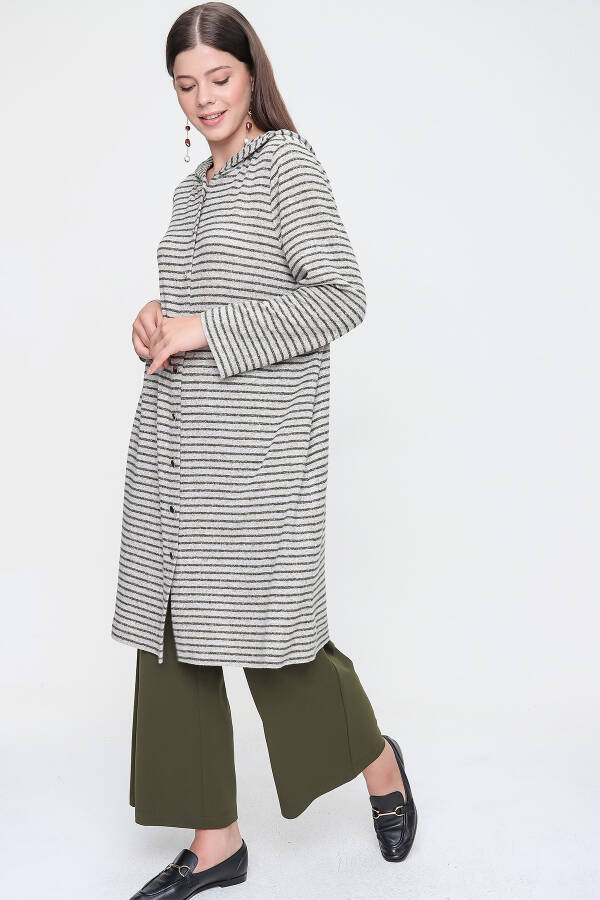 Haki Önden Düğmeli Kapüşonlu Uzun Hırka - 4