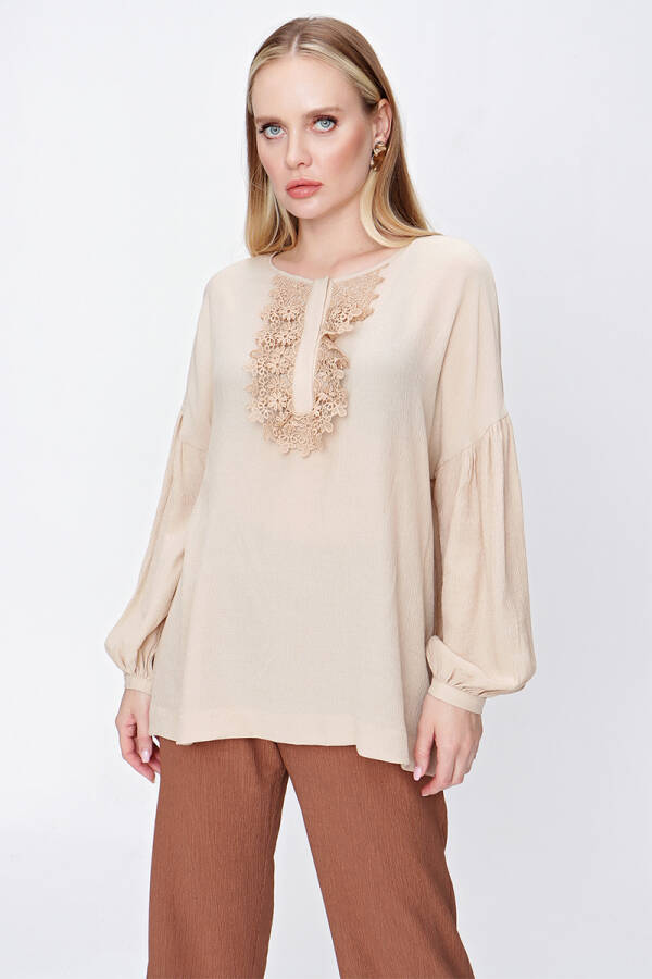 Bej Patı Dantel Detaylı Bluz - 4