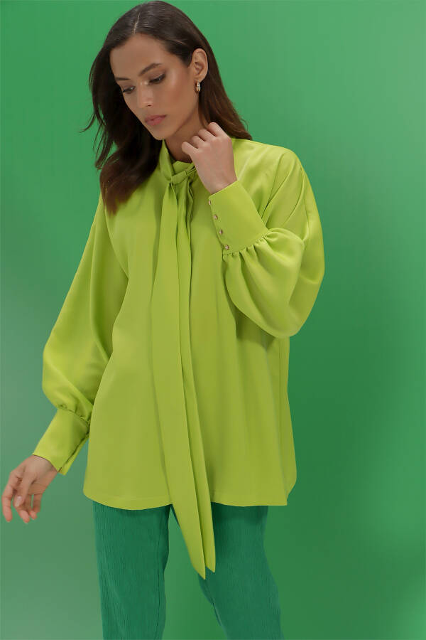 Yeşil Yakası Bağcıklı Bluz - 5
