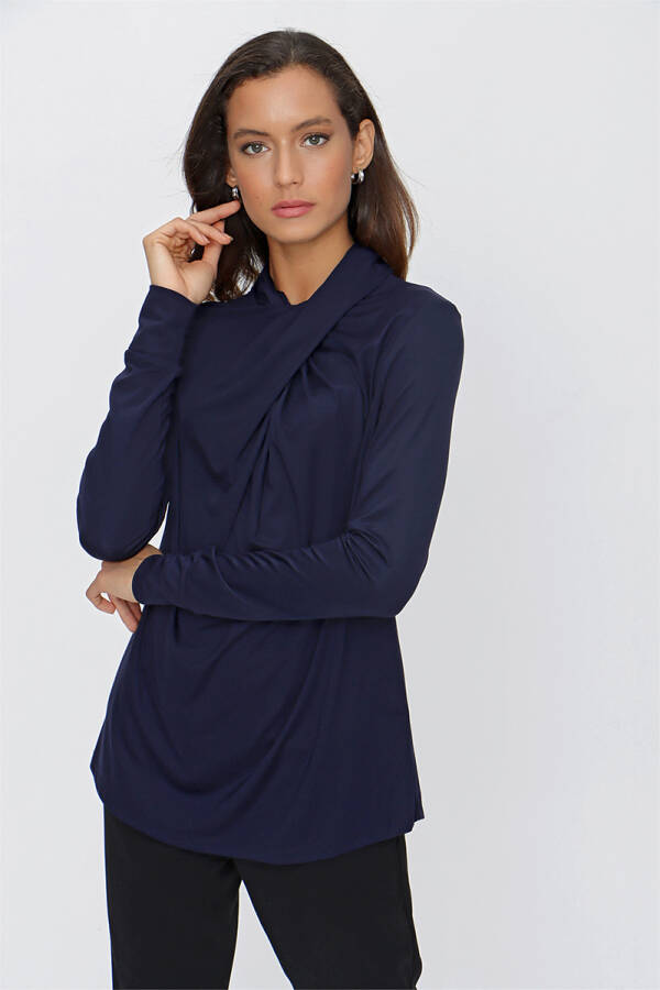 Lacivert Yakası Drape Detaylı Örme Bluz - 1