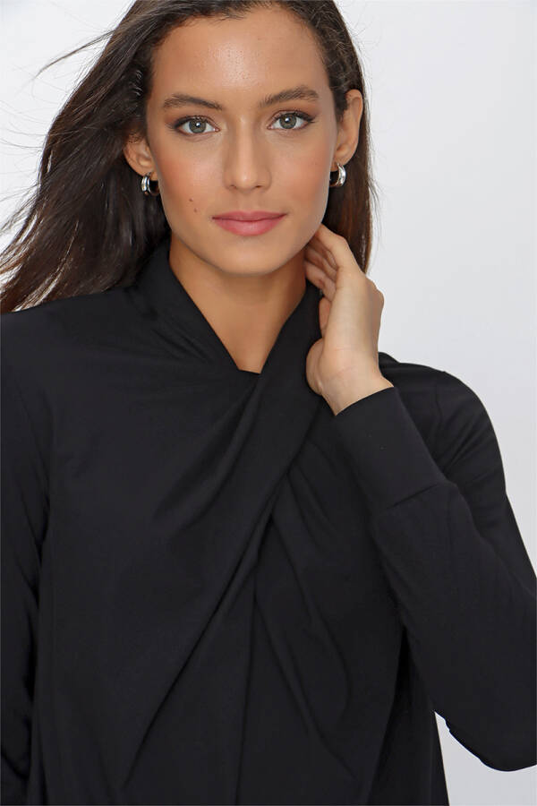 Siyah Yakası Drape Detaylı Örme Bluz - 5