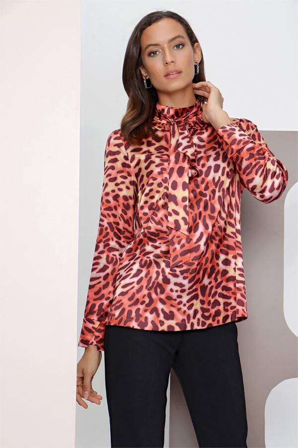 Taba Yakası Fırfırlı Leopar Bluz - 3