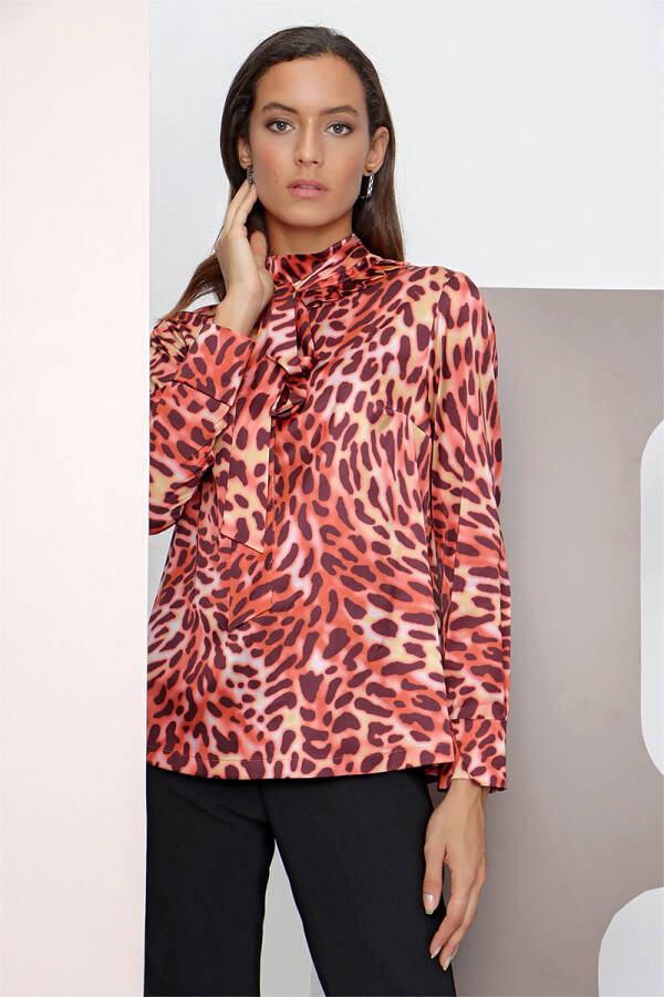 Taba Yakası Fırfırlı Leopar Bluz - 4