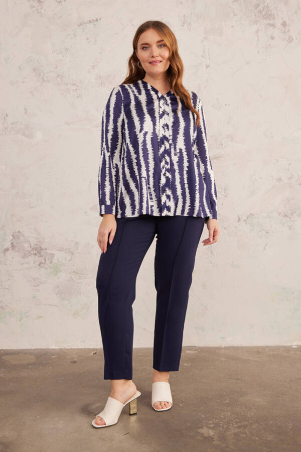 Lacivert V Yaka Desenli Bluz - 2