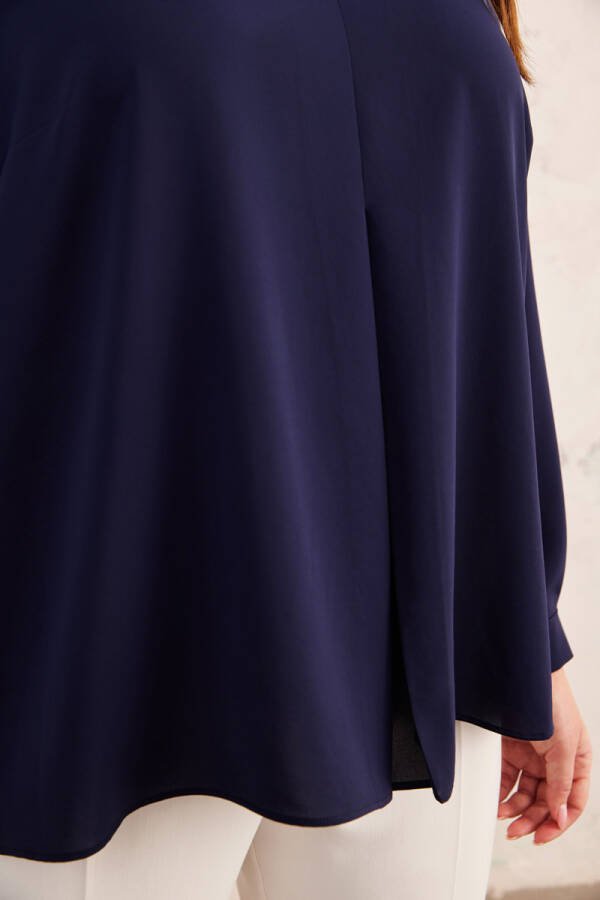 Lacivert Önü Pilikaşe Detaylı Bluz - 5