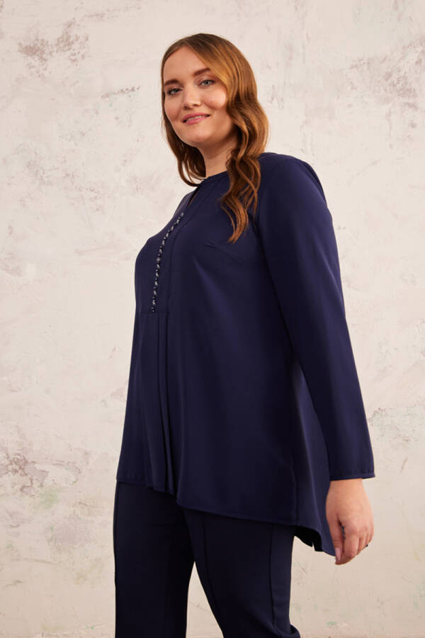 Lacivert İşleme Detaylı Pileli Bluz - 3