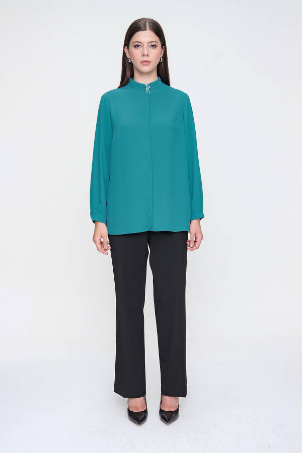 Petrol Hakim Yaka İşlemeli Bluz - 1