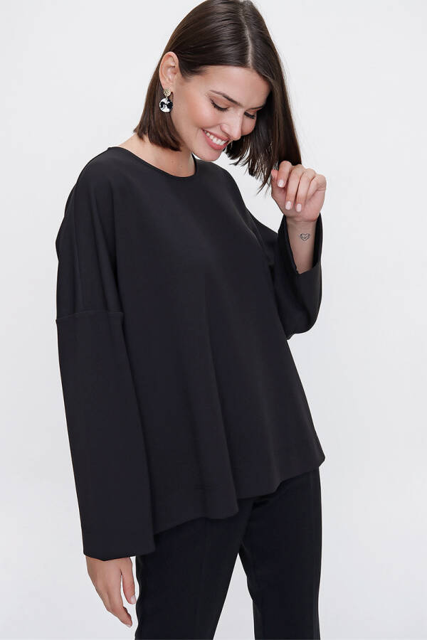 Siyah Rahat Kesim Örme Bluz - 5