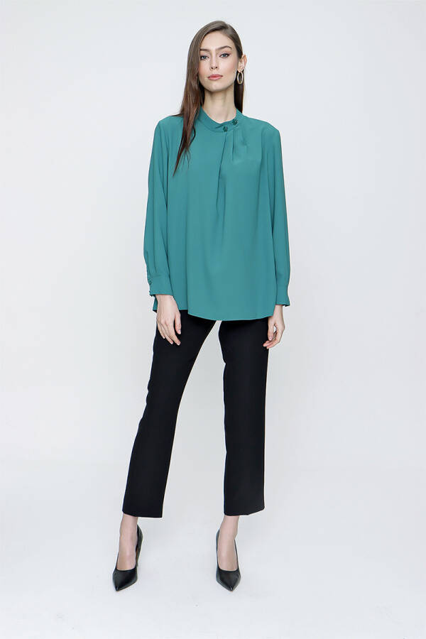 Yeşil Hakim Yaka İşlemeli Bluz - 2