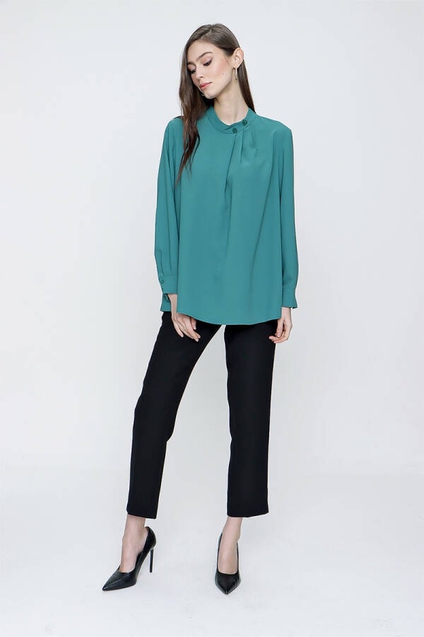 Yeşil Hakim Yaka İşlemeli Bluz - 4