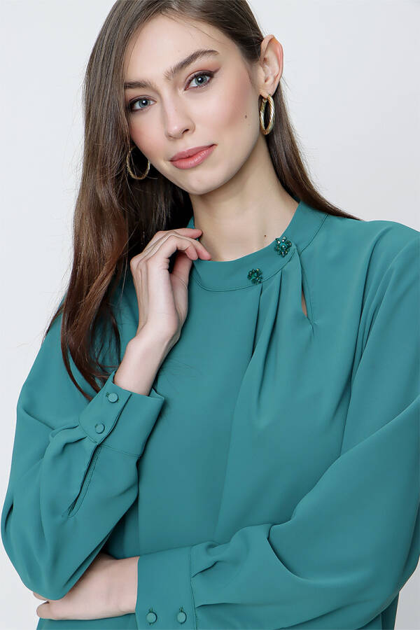 Yeşil Hakim Yaka İşlemeli Bluz - 5