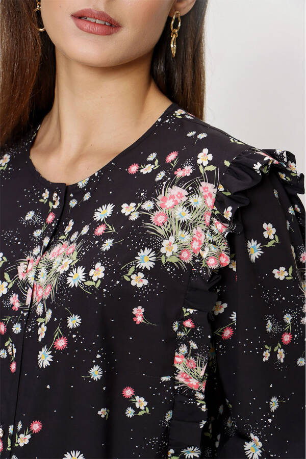 Lacivert Çiçek Desenli Fırfır Detaylı Bluz - 7