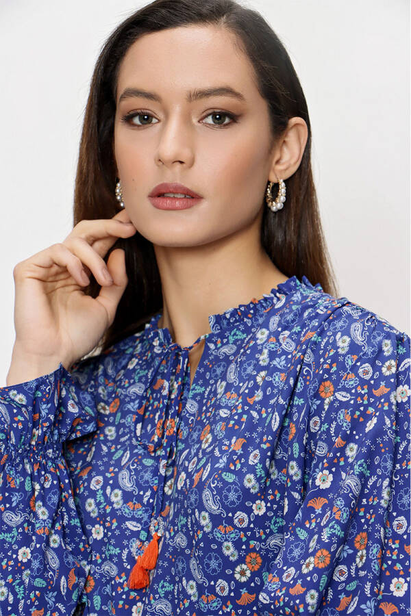 Mavi Çiçek Desen Bağcıklı Bluz - 7