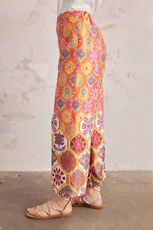 Turuncu Desenli Saten Pantolon - 5