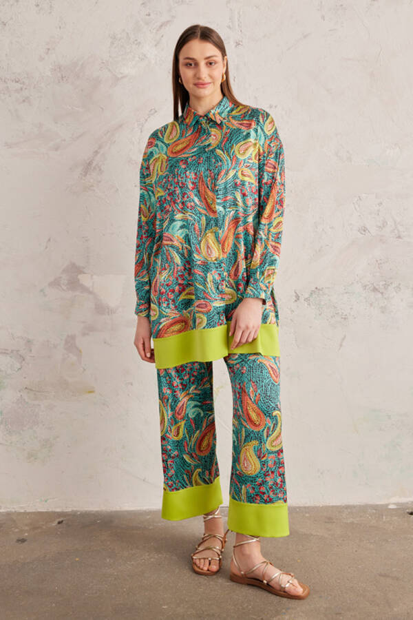 Yeşil Paçası Garnili Saten Desenli Pantolon - 1