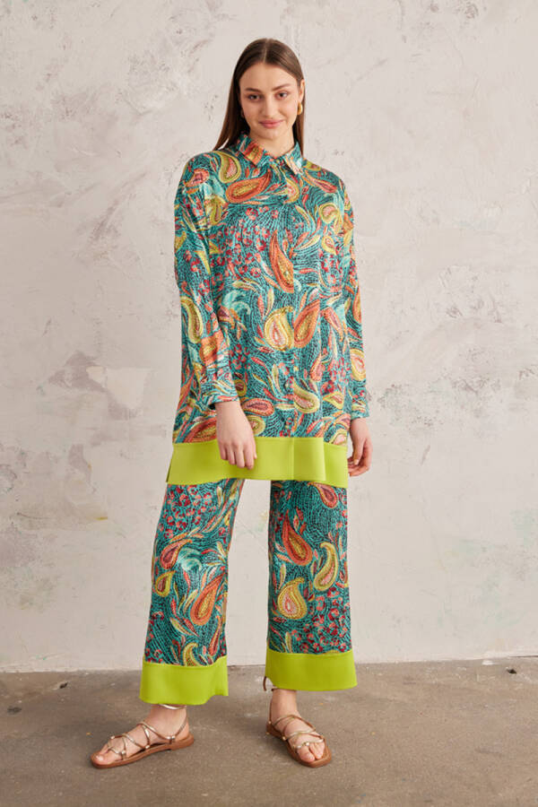 Yeşil Paçası Garnili Saten Desenli Pantolon - 2