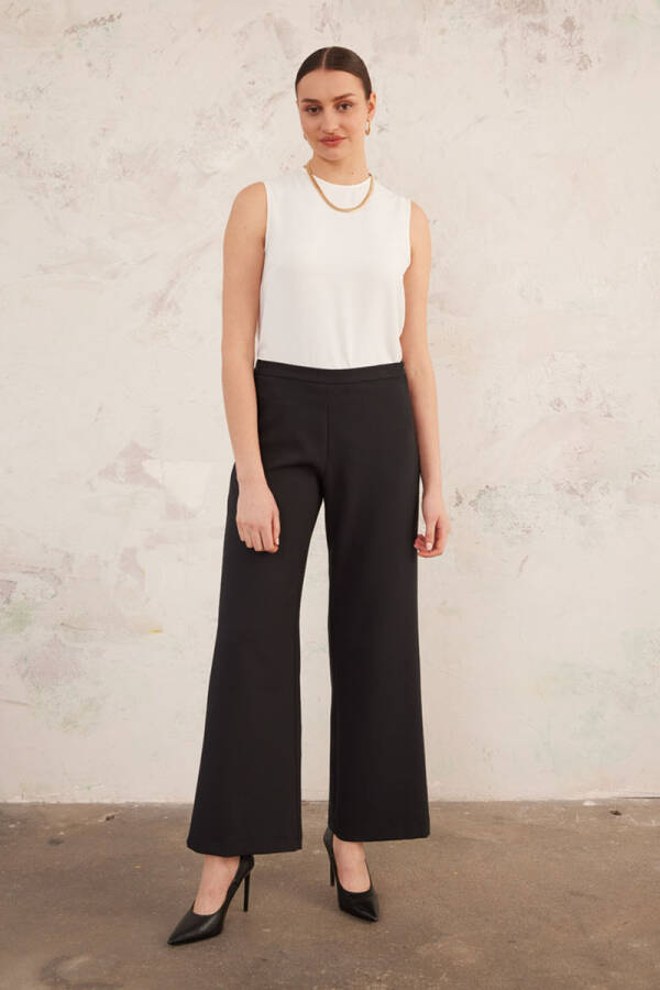 Siyah Arka Bel Lastikli Geniş Paça Pantolon - 1