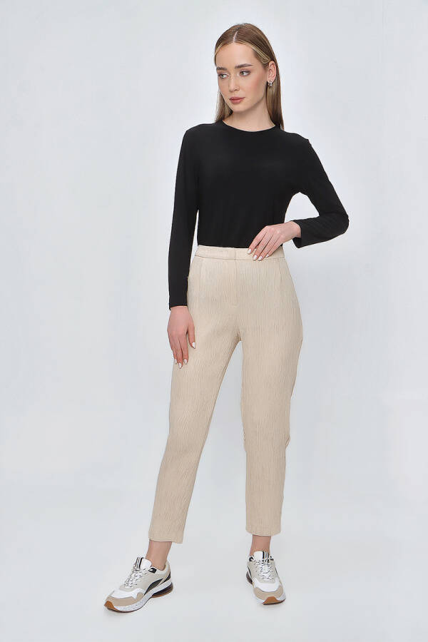 Bej Arka Bel Lastikli Dokulu Kumaş Pantolon - 2
