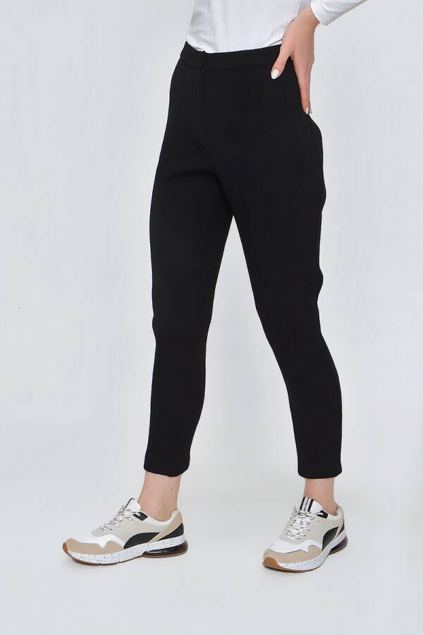 Siyah Arka Bel Lastikli Dokulu Kumaş Pantolon - 4