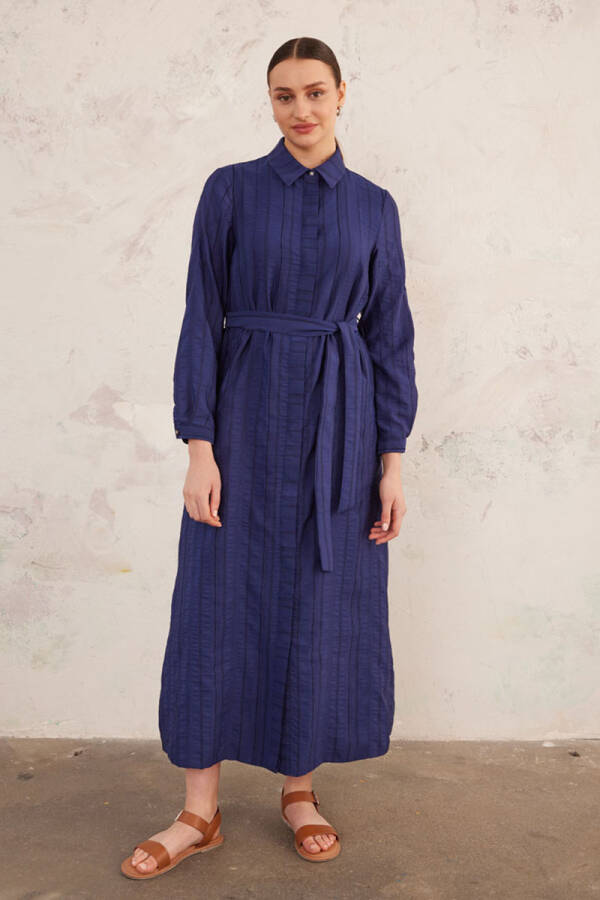 Lacivert Dokulu Kumaş Belden Kemerli Elbise - 2