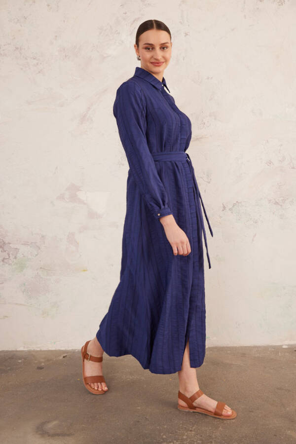 Lacivert Dokulu Kumaş Belden Kemerli Elbise - 4