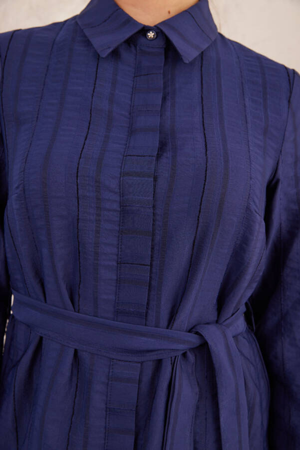 Lacivert Dokulu Kumaş Belden Kemerli Elbise - 6