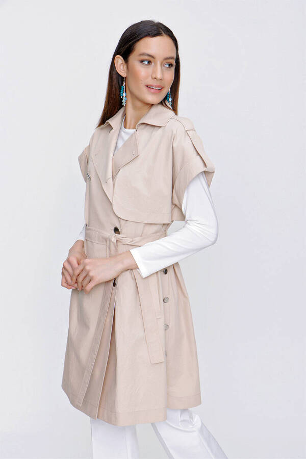 Bej Rüzgarlık Detaylı Düğmeli Yelek - 2